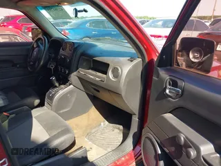 2014 Jeep Patriot Altitude z VIN 1C4NJPBA1ED550051, wystawiony jako IAAI lot #42384798 z przebiegiem 126 751 mil mil oraz . Historia ofert i sprzedaży dostępna na DreamBid. Obrazek 5.