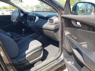 2019 Kia Sorento LX z VIN 5XYPG4A35KG529645, wystawiony jako IAAI lot #41995339 z przebiegiem 106 827 mil mil oraz . Historia ofert i sprzedaży dostępna na DreamBid. Obrazek 5.