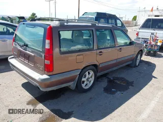 1998 Volvo V70 XC Cross Country с VIN YV1LZ5648W2511117, выставлен на аукционе IAAI как лот 42391801 с пробегом 111 401 миль миль и . История ставок и продаж доступна на DreamBid. Изображение 4.