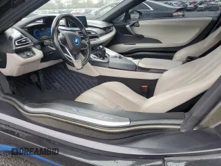 2014 BMW i8 z VIN WBY2Z2C58EVX64771, wystawiony jako Copart lot #73439634 z przebiegiem 55 013 mil mil oraz Czysty tytuł • Clean title. Historia ofert i sprzedaży dostępna na DreamBid. Obrazek 7.