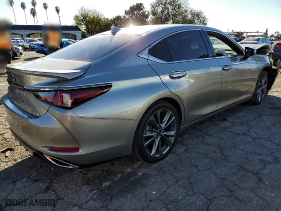 2019 Lexus ES with VIN 58ABZ1B10KU051170, listed as a Copart auction lot 85353424 with 68,345 mi miles and Salvage Title. Bid and sale history available at carsss.com. Image 3.