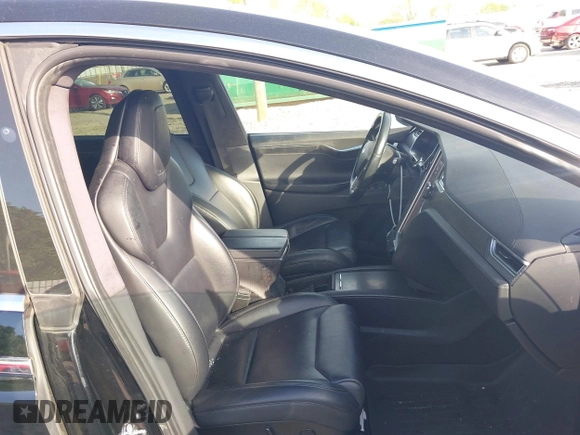 2017 Tesla Model X 90D z VIN 5YJXCAE29HF078571, wystawiony jako IAAI lot #42050041 z przebiegiem 216 874 mil mil oraz . Historia ofert i sprzedaży dostępna na DreamBid. Obrazek 5.