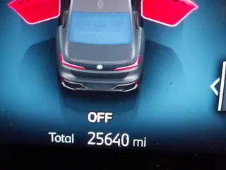 2023 BMW i7 xDrive60 z VIN WBY53EJ07PCM80196, wystawiony jako IAAI lot #41666074 z przebiegiem 25 640 mil mil oraz . Historia ofert i sprzedaży dostępna na DreamBid. Obrazek 16.