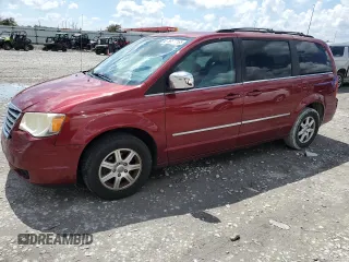 2010 Chrysler Town & Country Touring Plus z VIN 2A4RR8DX5AR457293, wystawiony jako Copart lot #56577165 z przebiegiem 220 106 mil mil oraz Szkoda całkowita • Salvage title. Historia ofert i sprzedaży dostępna na DreamBid. Obrazek 1.