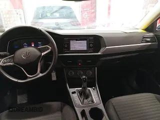 2024 Volkswagen Jetta S z VIN 3VW5M7BU1RM076143, wystawiony jako IAAI lot #42786512 z przebiegiem 30 201 mil mil oraz . Historia ofert i sprzedaży dostępna na DreamBid. Obrazek 7.