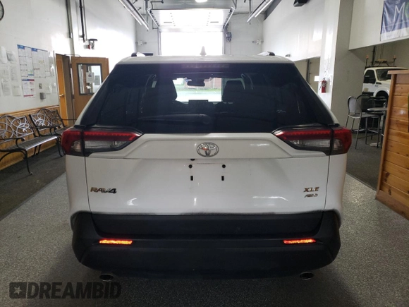 2020 Toyota RAV4 XLE with VIN 2T3P1RFV5LC081579, listed as a Copart auction lot 62192315 with 101,011 mi miles and Clean title. Bid and sale history available at DreamBid. Image 6.