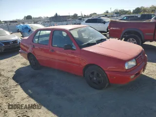 1998 Volkswagen Jetta z VIN 3VWRA81H3WM266221, wystawiony jako Copart lot #73887594 z przebiegiem 223 127 mil mil oraz Czysty tytuł • Clean title. Historia ofert i sprzedaży dostępna na DreamBid. Obrazek 4.