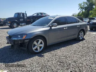 2013 Volkswagen Passat SE z VIN 1VWBP7A36DC147270, wystawiony jako Copart lot #52582235 z przebiegiem 51 216 mil mil oraz Szkoda całkowita • Salvage title. Historia ofert i sprzedaży dostępna na DreamBid. Obrazek 1.