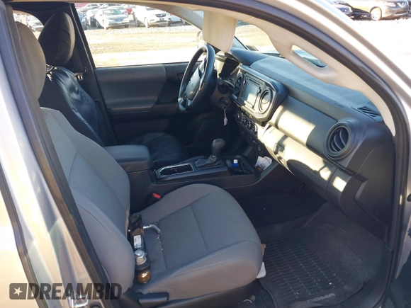 2017 Toyota Tacoma SR z VIN 5TFSX5EN9HX057404, wystawiony jako IAAI lot #40831578 z przebiegiem 91 434 mil mil oraz . Historia ofert i sprzedaży dostępna na DreamBid. Obrazek 5.