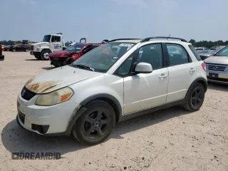 2008 Suzuki SX4 Regional Edition z VIN JS2YA413X85101891, wystawiony jako Copart lot #57602425 z przebiegiem 236 145 mil mil oraz Tytuł czysty. Historia ofert i sprzedaży dostępna na DreamBid. Obrazek 1.