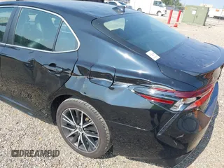2022 Toyota Camry SE with VIN 4T1T11AK8NU700019, listed as a IAAI auction lot 40134654 with 34,662 mi miles. Bid and sale history available at carsss.com. Image 6.