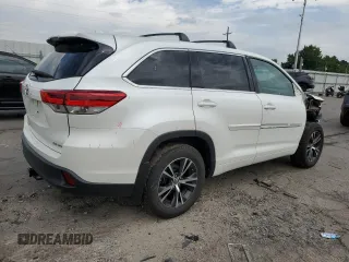 2017 Toyota Highlander LE with VIN 5TDBZRFH1HS482941, listed as a Copart auction lot 61963245 with 92,316 mi miles and Salvage title. Bid and sale history available at DreamBid. Image 3.