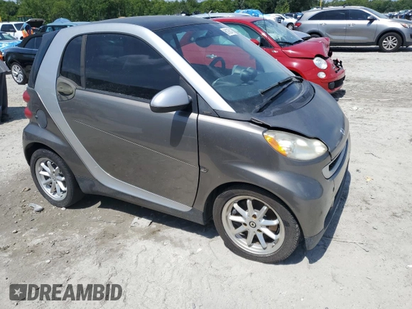 2009 Smart fortwo Pure z VIN WMEEJ31X79K268191, wystawiony jako Copart lot #61767475 z przebiegiem 221 317 mil mil oraz Czysty tytuł • Clean title. Historia ofert i sprzedaży dostępna na DreamBid. Obrazek 4.