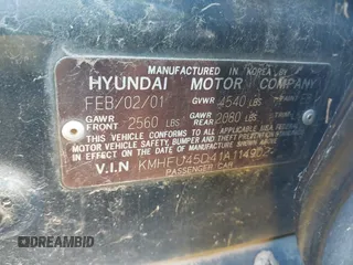 2001 Hyundai XG with VIN KMHFU45D41A114902, listed as a IAAI auction lot 41513812 with 171,704 mi miles and . Bid and sale history available at carsss.com. Image 9.