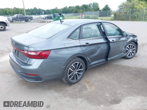 2025 Volkswagen Jetta SE с VIN 3VW7X7BU6SM085202, выставлен на аукционе IAAI как лот 42767432 с пробегом 1 009 миль миль и . История ставок и продаж доступна на DreamBid. Изображение 4.