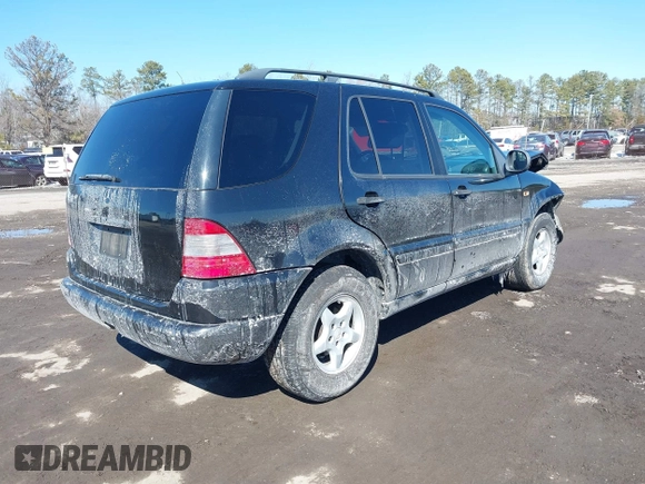 2000 Mercedes-Benz M 320/430/500 z VIN 4JGAB54E5YA172706, wystawiony jako IAAI lot #41652197 z przebiegiem 221 907 mil mil oraz . Historia ofert i sprzedaży dostępna na DreamBid. Obrazek 4.