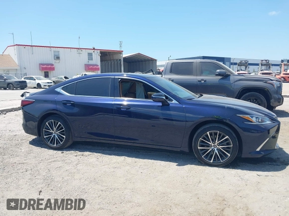 2022 Lexus ES 350 z VIN 58ADZ1B15NU121923, wystawiony jako IAAI lot #42137107 z przebiegiem 44 480 mil mil oraz . Historia ofert i sprzedaży dostępna na DreamBid. Obrazek 13.