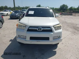 2013 Toyota 4Runner SR5 z VIN JTEBU5JR3D5135548, wystawiony jako IAAI lot #42279172 z przebiegiem 288 613 mil mil oraz . Historia ofert i sprzedaży dostępna na DreamBid. Obrazek 13.