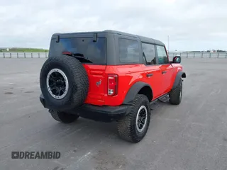 2023 Ford Bronco z VIN 1FMEE5DH5PLB93397, wystawiony jako IAAI lot #42531965 z przebiegiem 30 731 mil mil oraz . Historia ofert i sprzedaży dostępna na DreamBid. Obrazek 4.