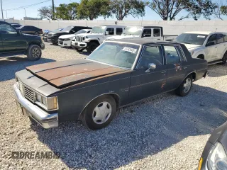 1987 Oldsmobile Cutlass z VIN 2G3GR51A3H2317919, wystawiony jako Copart lot #41343945 z przebiegiem 5831 mil mil oraz Nie do naprawy. Historia ofert i sprzedaży dostępna na DreamBid. Obrazek 1.