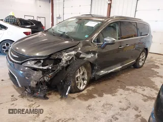 2018 Chrysler Pacifica Limited z VIN 2C4RC1GG2JR357615, wystawiony jako IAAI lot #41937587 z przebiegiem 62 394 mil mil oraz . Historia ofert i sprzedaży dostępna na DreamBid. Obrazek 19.