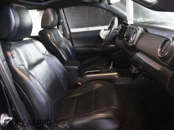 2021 Toyota Tacoma SR z VIN 3TMCZ5AN3MM420851, wystawiony jako Copart lot #55668255 z przebiegiem 61 329 mil mil oraz Szkoda całkowita • Salvage title. Historia ofert i sprzedaży dostępna na DreamBid. Obrazek 5.