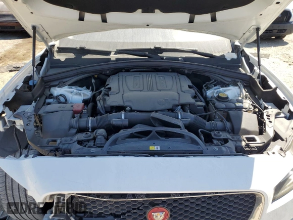 2017 Jaguar F-Pace 35t Premium with VIN SADCJ2BV1HA073273, listed as a Copart auction lot 50200855 with 98,235 mi miles and Salvage Title. Bid and sale history available at DreamBid. Image 12.