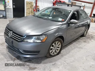 2012 Volkswagen Passat S z VIN 1VWAP7A3XCC050485, wystawiony jako IAAI lot #41690837 z przebiegiem 239 583 mil mil oraz . Historia ofert i sprzedaży dostępna na DreamBid. Obrazek 2.