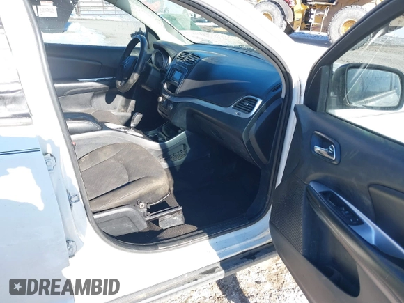 2016 Dodge Journey SE with VIN 3C4PDCAB6GT186547, listed as a IAAI auction lot 41263862 with 200,748 mi miles. Bid and sale history available at carsss.com. Image 5.