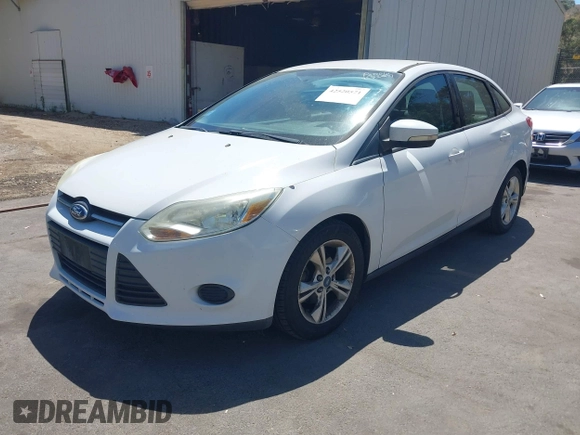 2013 Ford Focus SE z VIN 1FADP3F25DL290446, wystawiony jako IAAI lot #42520571 z przebiegiem 158 020 mil mil oraz . Historia ofert i sprzedaży dostępna na DreamBid. Obrazek 2.