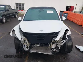 2021 Tesla Model Y Performance z VIN 5YJYGDEF2MF133739, wystawiony jako IAAI lot #41226429 z przebiegiem 58 502 mil mil oraz . Historia ofert i sprzedaży dostępna na DreamBid. Obrazek 12.