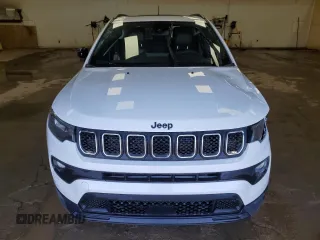 2023 Jeep Compass Latitude Lux z VIN 3C4NJDFN0PT559414, wystawiony jako Copart lot #48140005 z przebiegiem 21 559 mil mil oraz Szkoda całkowita • Salvage title. Historia ofert i sprzedaży dostępna na DreamBid. Obrazek 5.