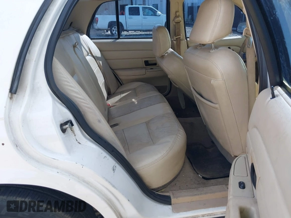 2008 Ford Crown Victoria LX z VIN 2FAFP74V08X132618, wystawiony jako IAAI lot #41436413 z przebiegiem Nie podano mil oraz . Historia ofert i sprzedaży dostępna na DreamBid. Obrazek 8.
