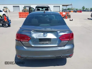 2013 Volkswagen Jetta Sedan Hybrid SE with VIN 3VW637AJ9DM228757, listed as a IAAI auction lot 41990054 with 176,365 mi miles. Bid and sale history available at carsss.com. Image 16.