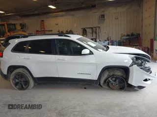 2018 Jeep Cherokee Latitude z VIN 1C4PJMCB3JD561285, wystawiony jako IAAI lot #42123569 z przebiegiem 151 886 mil mil oraz . Historia ofert i sprzedaży dostępna na DreamBid. Obrazek 13.