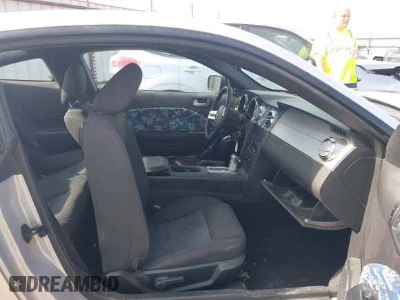 2006 Ford Mustang Standard with VIN 1ZVFT80N365237666, listed as a IAAI auction lot 41850272 with 215,949 mi miles and . Bid and sale history available at carsss.com. Image 5.