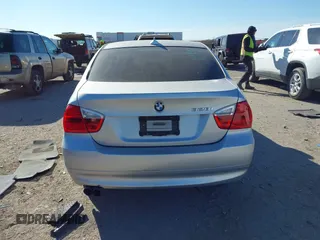 2007 BMW 3 Series 328i z VIN WBAVA33517KX73521, wystawiony jako IAAI lot #41389508 z przebiegiem 76 267 mil mil oraz . Historia ofert i sprzedaży dostępna na DreamBid. Obrazek 16.
