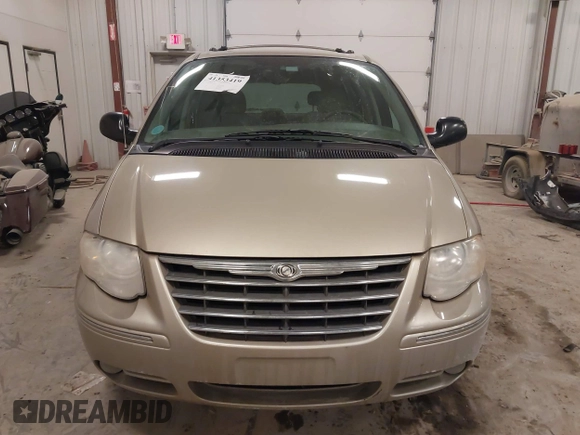 2006 Chrysler Town & Country LWB Limited with VIN 2A8GP64L26R640347, listed as a IAAI auction lot 41353419 with 160,220 mi miles. Bid and sale history available at carsss.com. Image 12.