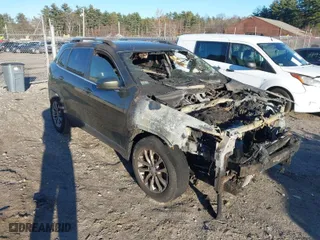 2019 Jeep Cherokee Latitude Plus with VIN 1C4PJMLBXKD349730, listed as a IAAI auction lot 40960877 with 1 mi miles. Bid and sale history available at carsss.com. Image 1.