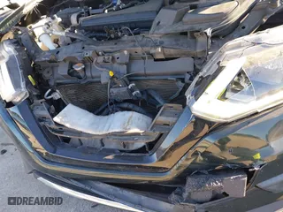 2019 Nissan Rogue SL with VIN 5N1AT2MT8KC782606, listed as a IAAI auction lot 41318079 with 185,355 mi miles. Bid and sale history available at carsss.com. Image 6.