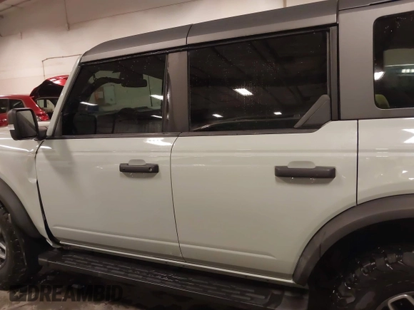 2021 Ford Bronco z VIN 1FMEE5DP0MLA64549, wystawiony jako IAAI lot #41719646 z przebiegiem 33 089 mil mil oraz . Historia ofert i sprzedaży dostępna na DreamBid. Obrazek 14.