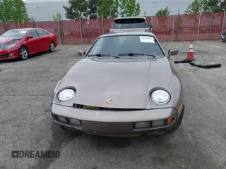 1983 Porsche 928 z VIN WP0JB0928DS860094, wystawiony jako IAAI lot #42106022 z przebiegiem 121 873 mil mil oraz . Historia ofert i sprzedaży dostępna na DreamBid. Obrazek 13.