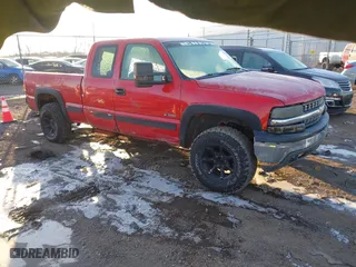 2000 Chevrolet Silverado 1500 LT with VIN 1GCEK19T1YE270422, listed as a IAAI auction lot 41584657 with 155,350 mi miles. Bid and sale history available at carsss.com. Image 1.