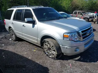 2011 Ford Expedition Limited with VIN 1FMJU1K56BEF07381, listed as a IAAI auction lot 42012025 with 262,730 mi miles. Bid and sale history available at carsss.com. Image 1.