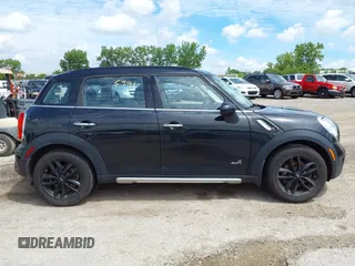 2015 MINI Countryman S z VIN WMWZC5C51FWM19433, wystawiony jako IAAI lot #42365991 z przebiegiem 158 205 mil mil oraz . Historia ofert i sprzedaży dostępna na DreamBid. Obrazek 16.