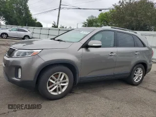 2014 Kia Sorento LX z VIN 5XYKT4A61EG441986, wystawiony jako Copart lot #58621335 z przebiegiem 177 082 mil mil oraz Tytuł czysty. Historia ofert i sprzedaży dostępna na DreamBid. Obrazek 1.