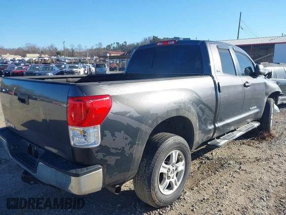 2013 Toyota Tundra z VIN 5TFRM5F18DX062669, wystawiony jako IAAI lot #41492200 z przebiegiem 100 531 mil mil oraz . Historia ofert i sprzedaży dostępna na DreamBid. Obrazek 4.