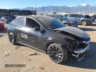 2022 Tesla Model Y Performance z VIN 7SAYGDEF3NF446769, wystawiony jako Copart lot #83702074 z przebiegiem 32 895 mil mil oraz Szkoda całkowita • Salvage title. Historia ofert i sprzedaży dostępna na DreamBid. Obrazek 4.