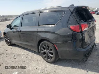 2018 Chrysler Pacifica Limited with VIN 2C4RC1GG8JR260368, listed as a Copart auction lot 52537355 with 102,112 mi miles and Salvage title. Bid and sale history available at DreamBid. Image 2.
