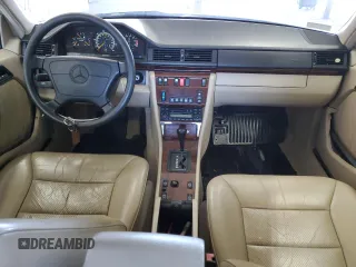 1995 Mercedes-Benz 400 E z VIN WDBEA34E7SC217071, wystawiony jako Copart lot #58014415 z przebiegiem 111 880 mil mil oraz Czysty tytuł • Clean title. Historia ofert i sprzedaży dostępna na DreamBid. Obrazek 8.